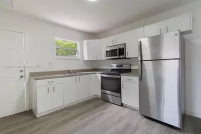 1021 W 33rd St, Riviera Beach, FL 33404 - Photo 2