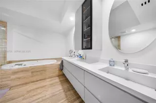 16001 Collins Ave, Sunny Isles Beach, FL 33160 - Photo 10