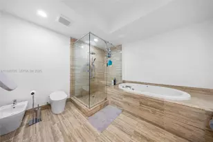 16001 Collins Ave, Sunny Isles Beach, FL 33160 - Photo 8