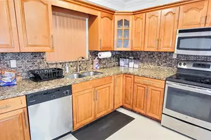 2649 Bahama Dr, Miramar, FL 33023 - Photo 10