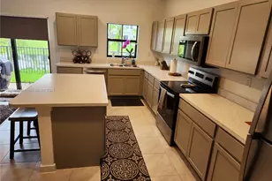 880 NW 3rd Way, Pompano Beach, FL 33060 - Photo 2