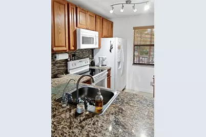 10402 Sunrise Lakes Blvd #201, Sunrise, FL 33322 - Photo 6