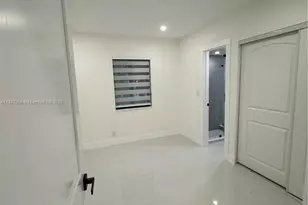 930 NE 163rd St, North Miami Beach, FL 33162 - Photo 22