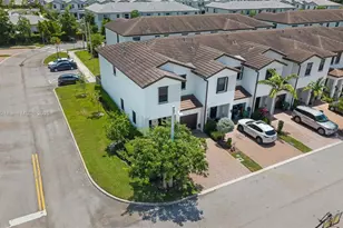 147 SW 185th Way, Pembroke Pines, FL 33029 - Photo 34