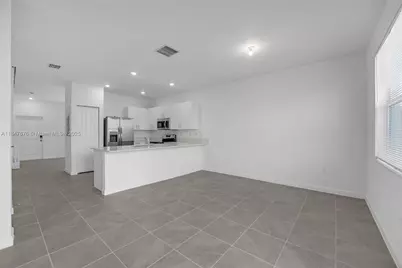 2858 SE 25th Rd, Homestead, FL 33035 - Photo 8