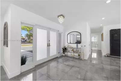 19810 NE 22nd Av, Miami, FL 33180 - Photo 4