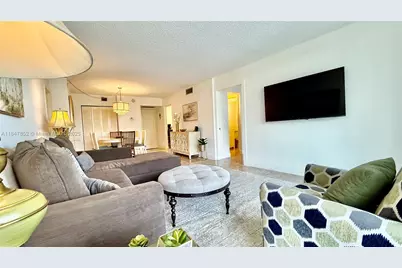 100 Bayview Dr #429, Sunny Isles Beach, FL 33160 - Photo 4