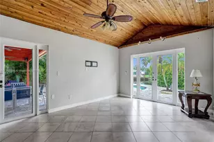 571 SE 11th St, Pompano Beach, FL 33060 - Photo 6