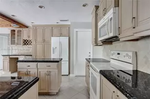 571 SE 11th St, Pompano Beach, FL 33060 - Photo 2