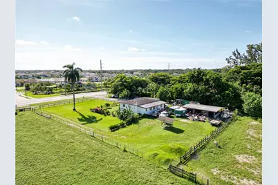 1921 SW 112th Ave, Davie, FL 33325 - Photo 18