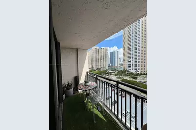 540 Brickell Key Dr #1524, Miami, FL 33131 - Photo 22