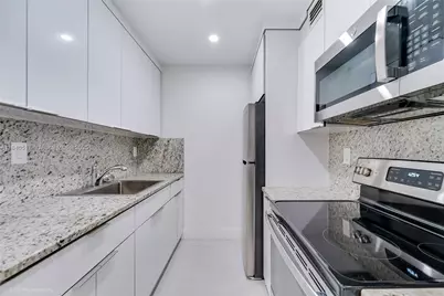 7160 Fairway Dr #J16, Miami Lakes, FL 33014 - Photo 8