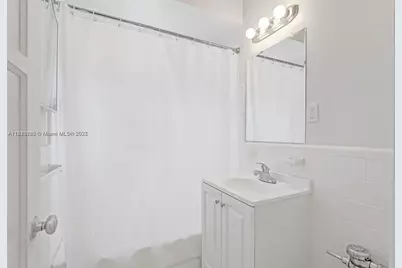 6860 Abbott Ave #4, Miami Beach, FL 33141 - Photo 4