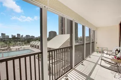 20301 W Country Club Drive #526, Aventura, FL 33180 - Photo 2