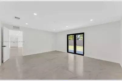 7993 W 18th Ln, Hialeah, FL 33014 - Photo 16