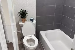 9450 Poinciana Pl, Davie, FL 33324 - Photo 24