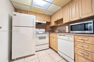 569 Fanshaw N, Boca Raton, FL 33434 - Photo 12