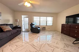 569 Fanshaw N, Boca Raton, FL 33434 - Photo 1