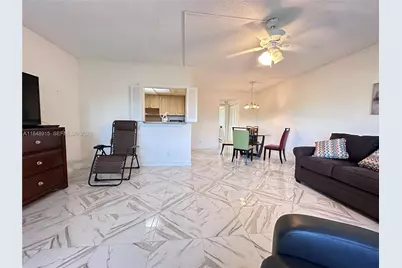569 Fanshaw N #569, Boca Raton, FL 33434 - Photo 2