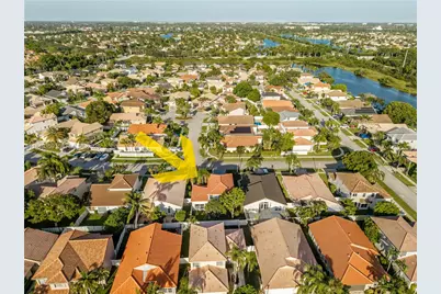 1378 SW 180th Ave, Pembroke Pines, FL 33029 - Photo 6