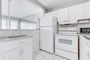800 SW 10th Terrace, Hallandale Beach, FL 33009 - Photo 10