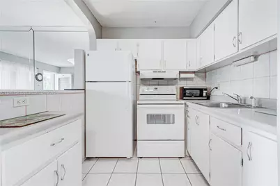 800 SW 10th Ter #20T, Hallandale Beach, FL 33009 - Photo 8