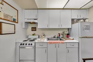 13455 SW 16th Ct, Pembroke Pines, FL 33027 - Photo 12