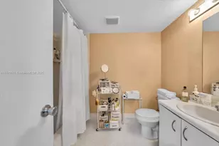 13455 SW 16th Ct, Pembroke Pines, FL 33027 - Photo 14