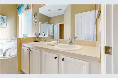 4690 Golden Beach Ct, Kissimmee, FL 34746 - Photo 20