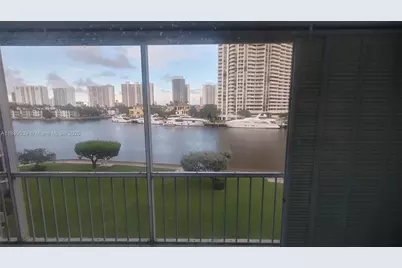 3030 Marcos Dr #T409, Aventura, FL 33160 - Photo 12