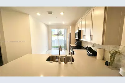 181 SW 170th Ave, Pembroke Pines, FL 33027 - Photo 10