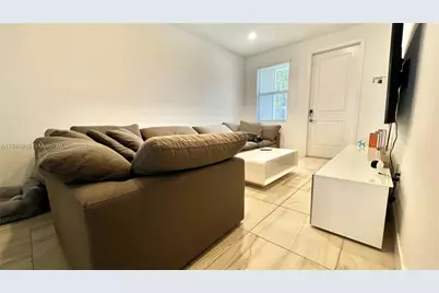 181 SW 170th Ave, Pembroke Pines, FL 33027 - Photo 4