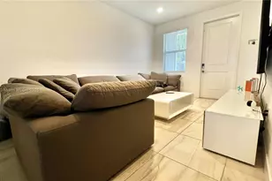 181 SW 170th Ave, Pembroke Pines, FL 33027 - Photo 4