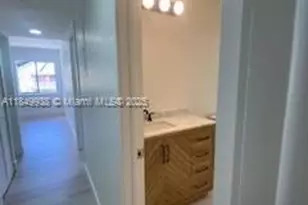 241 Wimbledon Lake Dr, Plantation, FL 33324 - Photo 2