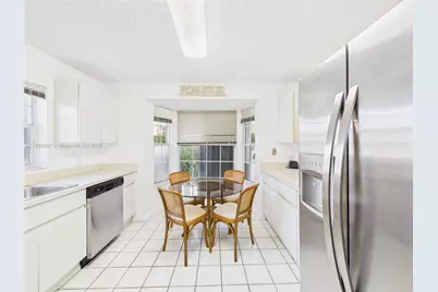 1251 E Wilshire Cir E, Pembroke Pines, FL 33027 - Photo 28