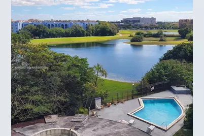 9682 Fontainebleau Blvd #401, Miami, FL 33172 - Photo 2