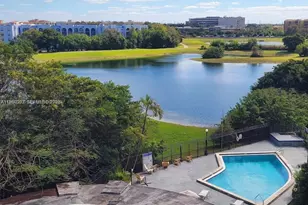 9682 Fontainebleau Blvd, Miami, FL 33172 - Photo 2