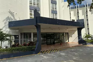 9682 Fontainebleau Blvd, Miami, FL 33172 - Photo 6