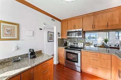 18555 NE 14th Ave #613, Miami, FL 33179 - Photo 4