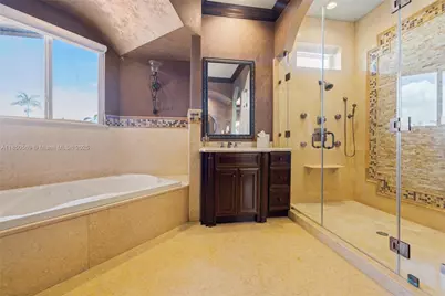 9861 NW 135th St, Hialeah Gardens, FL 33018 - Photo 40