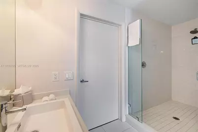 151 SE 1st St #401, Miami, FL 33131 - Photo 18