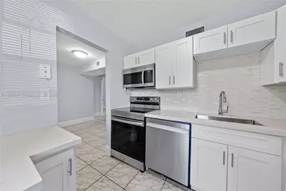 9460 Fontainebleau Blvd #130, Miami, FL 33172 - Photo 14
