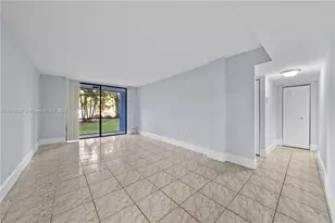 9460 Fontainebleau Blvd, Miami, FL 33172 - Photo 22