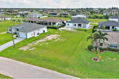 1025 NW 35th Place, Cape Coral, FL 33993 - Photo 4