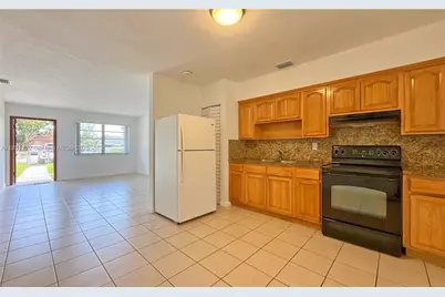 460 Grand Canal Dr, Miami, FL 33144 - Photo 12