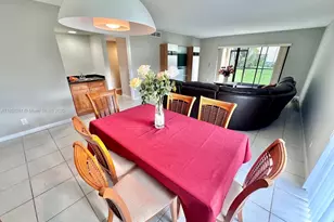 366 Lakeview Dr, Weston, FL 33326 - Photo 10