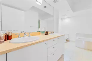 20000 E Country Club Dr, Aventura, FL 33180 - Photo 12