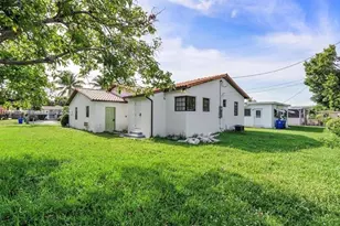 860 NW 17th Ct, Miami, FL 33125 - Photo 6