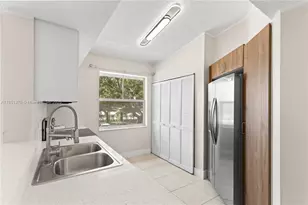 9645 NW 1st Ct, Pembroke Pines, FL 33024 - Photo 32