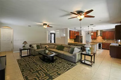 7714 SW 193rd St, Cutler Bay, FL 33157 - Photo 18